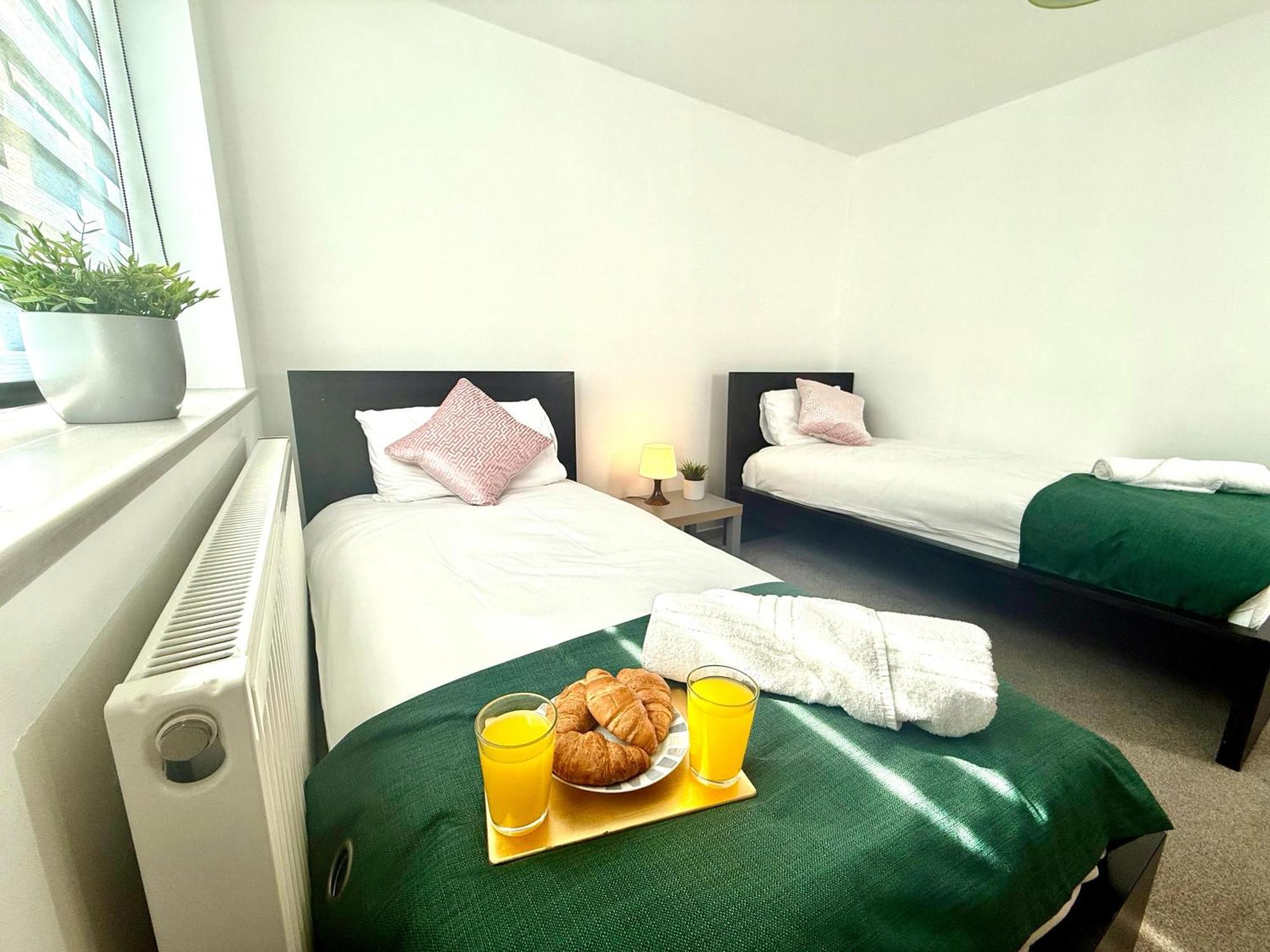 Horizon House, Stunning 2-Bedroom Flat 1, Parking, Netflix, Oxford Luaran gambar