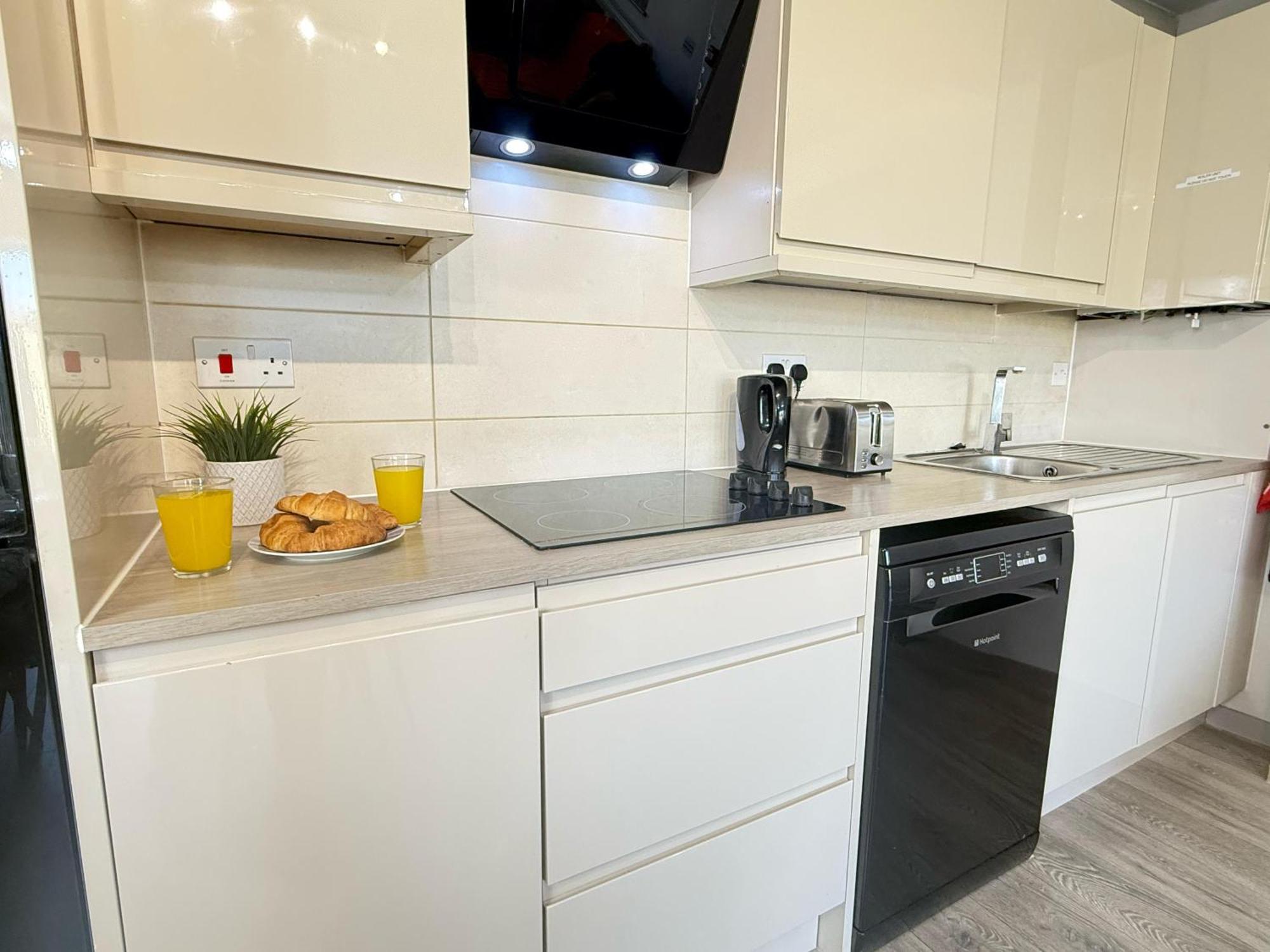 Horizon House, Stunning 2-Bedroom Flat 1, Parking, Netflix, Oxford Luaran gambar